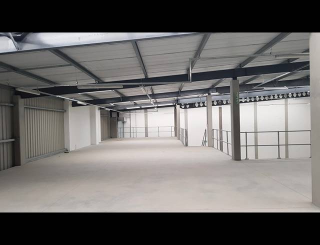 1,006M² FACTORY TO LET IN STIKLAND